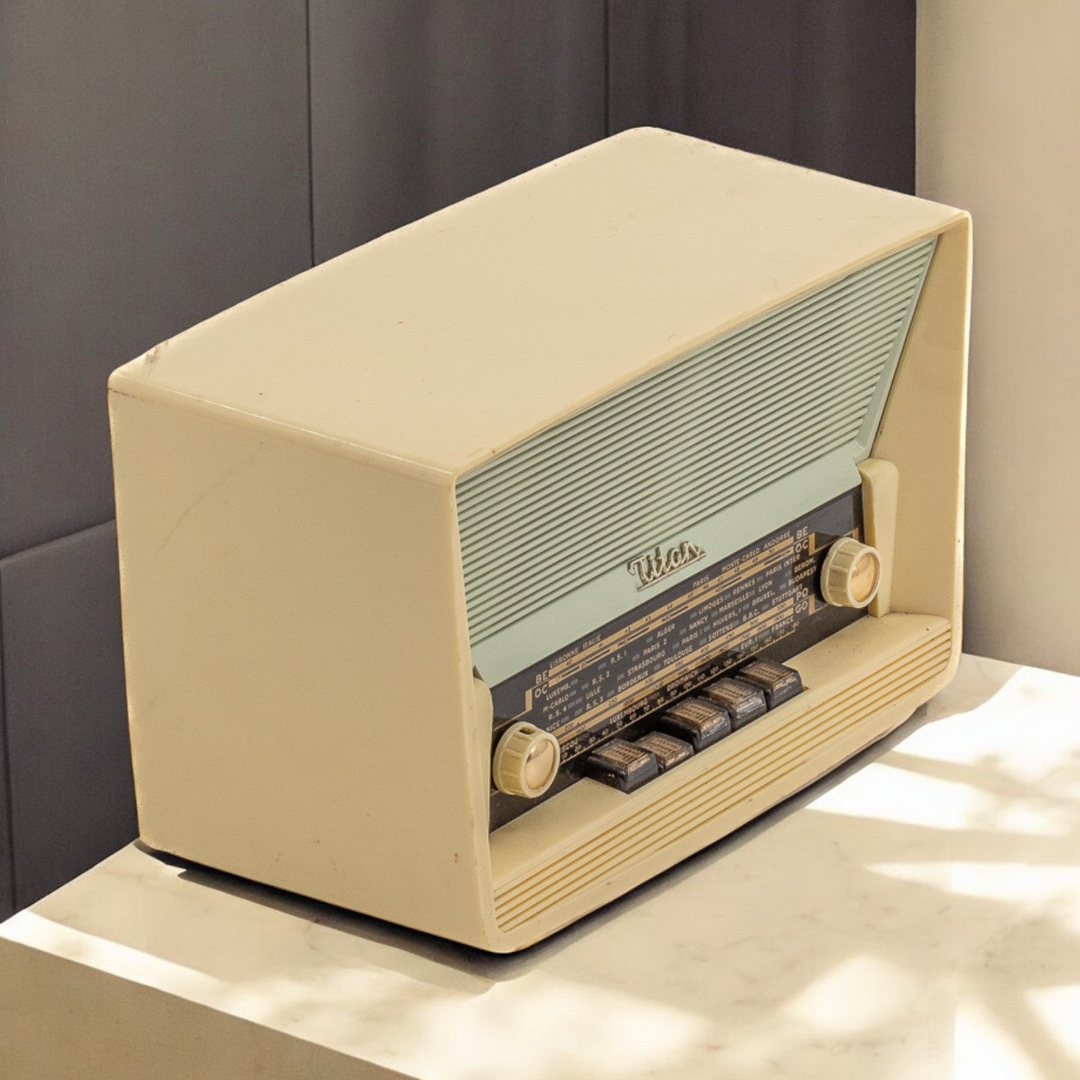 Titan Vintage 60'S Bluetooth Radio